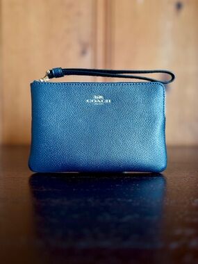 Corner Zip Wristlet